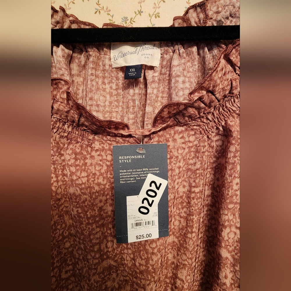 Universal Threads - Picture 4 of 8